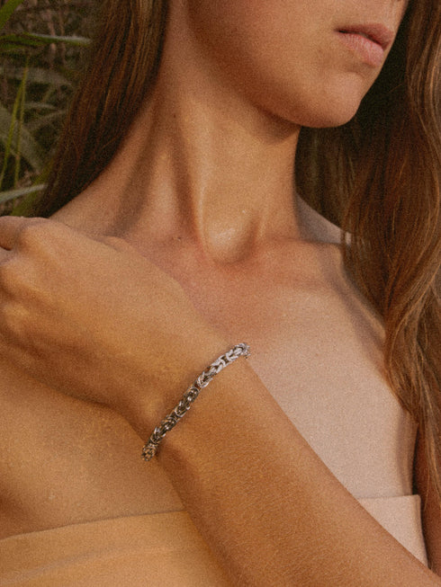 Armband Königskette ROYAL Modern Silber Rhodiniert getragen
